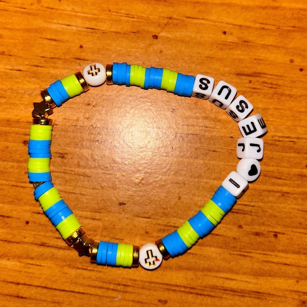 I ♥️ Jesus Heishi Bracelet - Picture 6 of 11